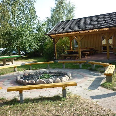 Gruppenbungalow-Waldhaus-Am Ferienpark Миров Экстерьер фото