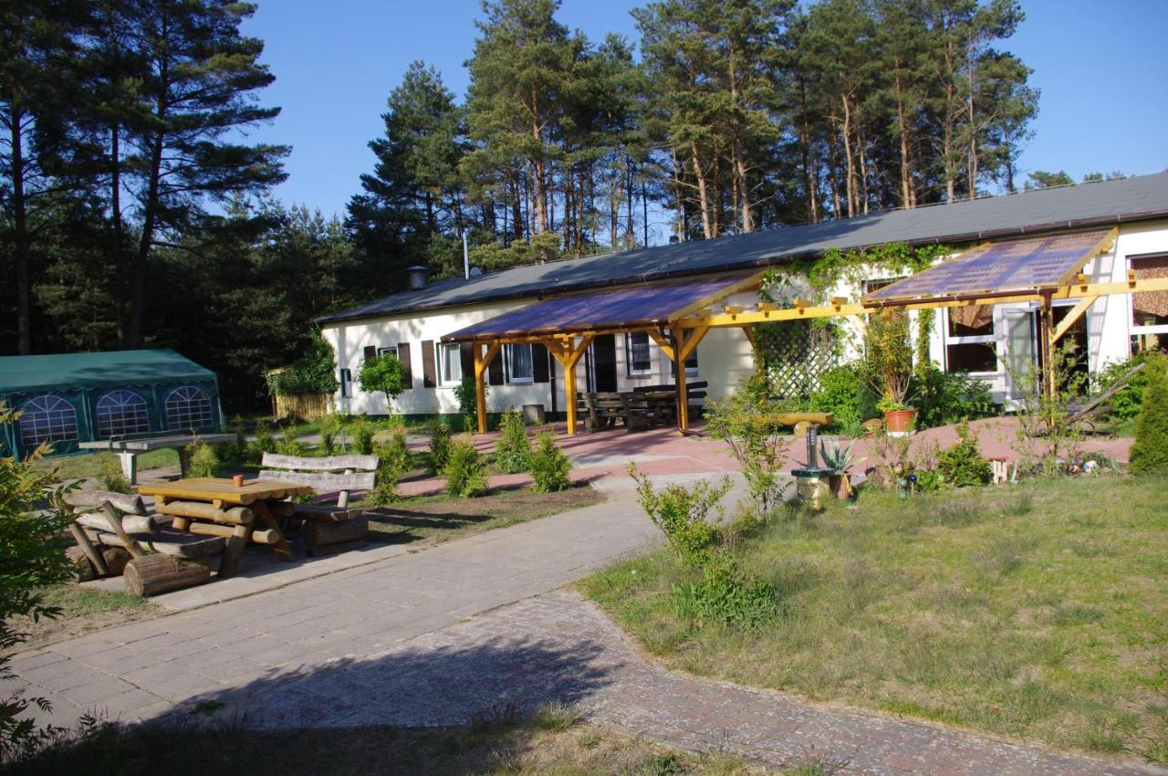 Gruppenbungalow-Waldhaus-Am Ferienpark Миров Экстерьер фото
