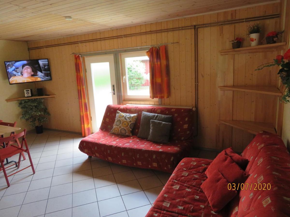 Gruppenbungalow-Waldhaus-Am Ferienpark Миров Экстерьер фото